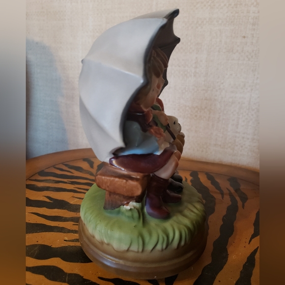 Boy and Girl Figurine Musical Umbrella - Picture 2 of 6